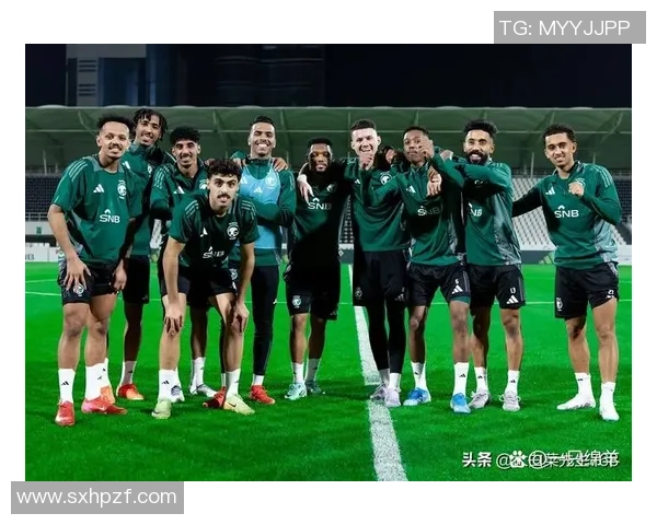 足球明星与队友关系紧张引发媒体热议球队内部氛围堪忧