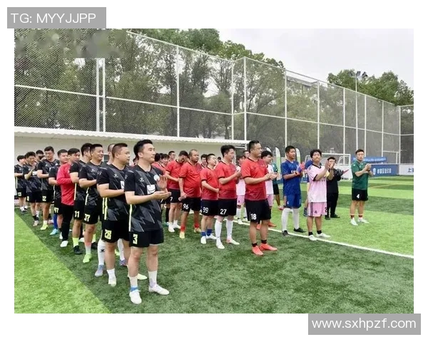 足球明星齐聚一堂挑战互动游戏展现球技与魅力的精彩瞬间