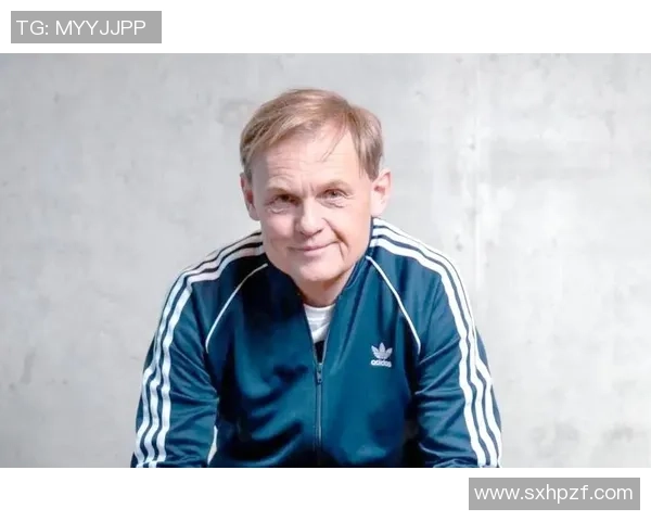 阿迪达斯11号足球明星的辉煌历程与传奇瞬间回顾